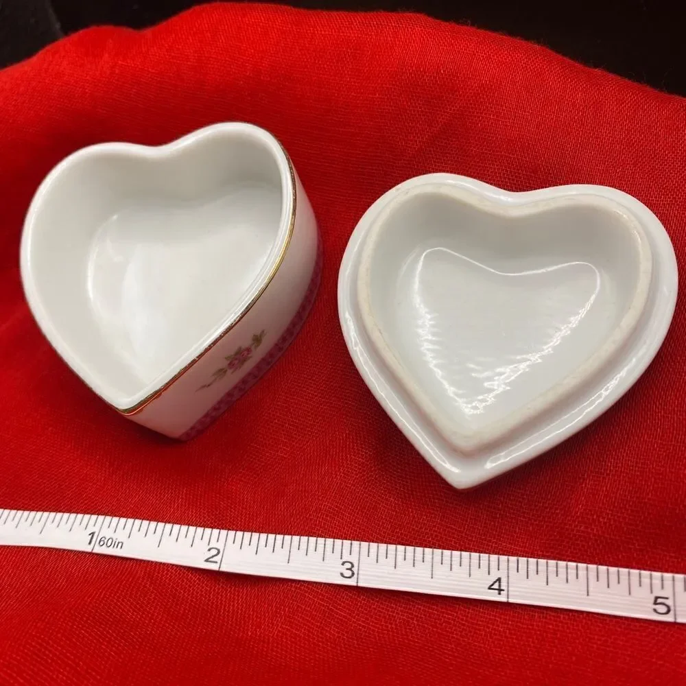 Lefton China hand painted vintage heart trinket container with lid